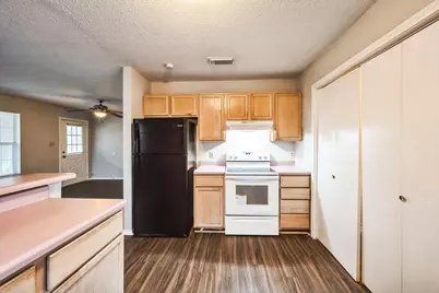 124 Menke Street, Sealy, TX 77474 - Photo 7