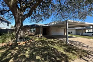 913 Willowbriar Ln, Deer Park, TX 77536 - Photo 1