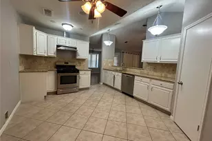 913 Willowbriar Ln, Deer Park, TX 77536 - Photo 5