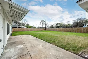 7230 Pella Dr, Houston, TX 77036 - Photo 19