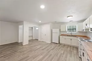 9738 Bayou Woods Dr, Baytown, TX 77521 - Photo 7