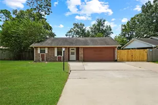 9738 Bayou Woods Dr, Baytown, TX 77521 - Photo 1