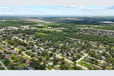 9738 Bayou Woods Drive, Baytown, TX 77521 - Photo 31