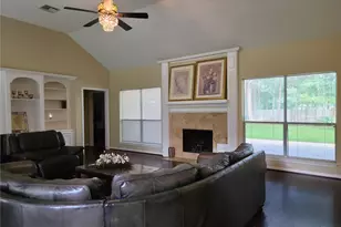 2615 Roman Forest Blvd, New Caney, TX 77357 - Photo 3
