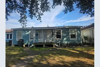 5318 Avenue P 1/2, Galveston, TX 77551 - Photo 1