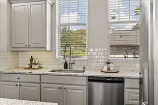 923 Byrne St, Houston, TX 77009 - Photo 3