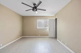 525 11th St, Galveston, TX 77550 - Photo 9