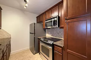 2224 S Piney Point Rd, Houston, TX 77063 - Photo 9