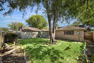 11302 Brighton Ln, Meadows Place, TX 77477 - Photo 19