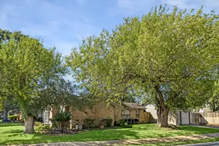 11302 Brighton Ln, Meadows Place, TX 77477 - Photo 3