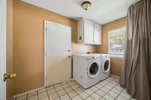 11302 Brighton Ln, Meadows Place, TX 77477 - Photo 17