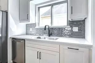 5640 Dolores St, Houston, TX 77057 - Photo 9