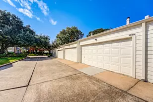 1039 Fountain View Dr, Houston, TX 77057 - Photo 19