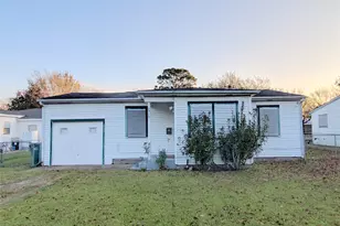 1717 Hawthorne St, La Marque, TX 77568 - Photo 1