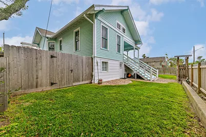 3002 Avenue Q 1/2, Galveston, TX 77550 - Photo 47