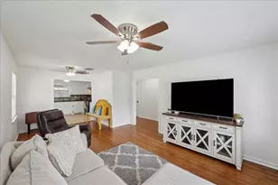 253 Hampton Ln, Beaumont, TX 77707 - Photo 5