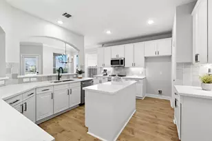 14310 Manorbier Ln, Sugar Land, TX 77498 - Photo 9
