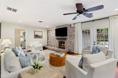 7607 Meadowglen Lane, Houston, TX 77063 - Photo 7