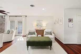 7607 Meadowglen Ln, Houston, TX 77063 - Photo 9