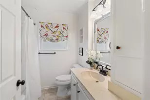 7607 Meadowglen Ln, Houston, TX 77063 - Photo 23