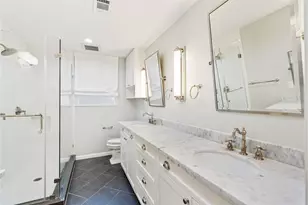 7607 Meadowglen Ln, Houston, TX 77063 - Photo 19