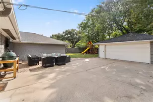 7607 Meadowglen Ln, Houston, TX 77063 - Photo 29