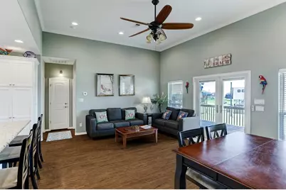 934 S Cove, Crystal Beach, TX 77650 - Photo 9