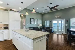 934 S Cove, Crystal Beach, TX 77650 - Photo 13