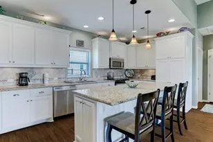 934 S Cove, Crystal Beach, TX 77650 - Photo 11