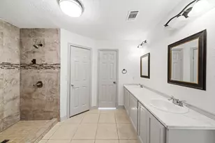 9 Robin Dr, Alvin, TX 77511 - Photo 15