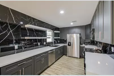 1939 Woodvine Drive, Houston, TX 77055 - Photo 5