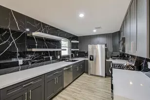 1939 Woodvine Dr, Houston, TX 77055 - Photo 5