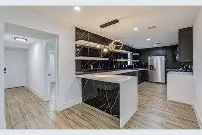 1939 Woodvine Drive, Houston, TX 77055 - Photo 3