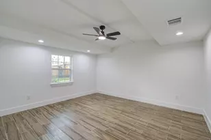 1939 Woodvine Dr, Houston, TX 77055 - Photo 15