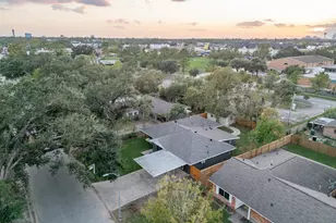 1939 Woodvine Dr, Houston, TX 77055 - Photo 37