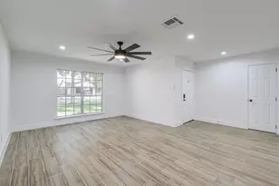 1939 Woodvine Dr, Houston, TX 77055 - Photo 9