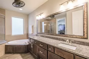 1176 Nelson Falls Ln, Houston, TX 77008 - Photo 13