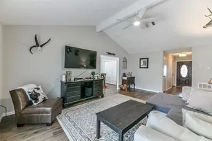 9902 Wren St, La Porte, TX 77571 - Photo 3