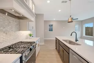 16031 Hayes Pk Dr, Houston, TX 77079 - Photo 27