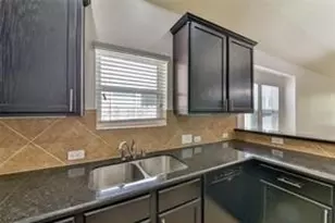 2013 Troon Dr, La Porte, TX 77571 - Photo 11
