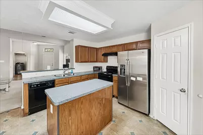 823 Windlass Way, Crosby, TX 77532 - Photo 9