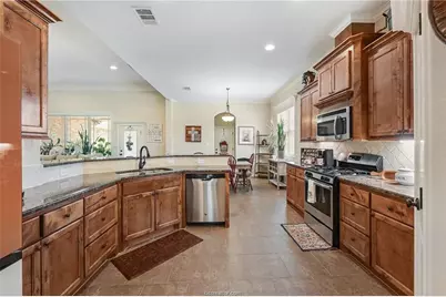 2000 Cassandra Court, Bryan, TX 77807 - Photo 7