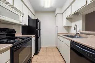 4637 Wild Indigo St, Houston, TX 77027 - Photo 9