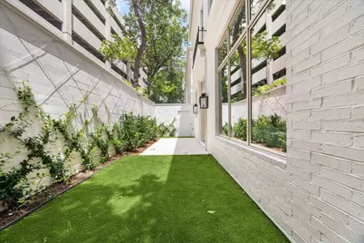 27 Wentworth Place Lane, Houston, TX 77027 - Photo 13