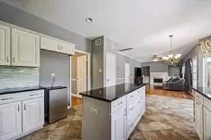 16326 Concord Falls Ln, Sugar Land, TX 77498 - Photo 11