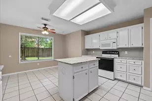 111 Jamestown Ave, Clute, TX 77531 - Photo 13