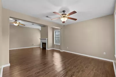 111 Jamestown Avenue, Clute, TX 77531 - Photo 9