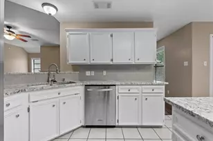111 Jamestown Ave, Clute, TX 77531 - Photo 17
