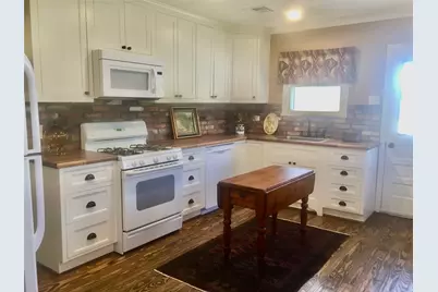 102 W Tom Green Street, Brenham, TX 77833 - Photo 3