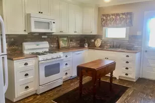 102 W Tom Green St, Brenham, TX 77833 - Photo 3